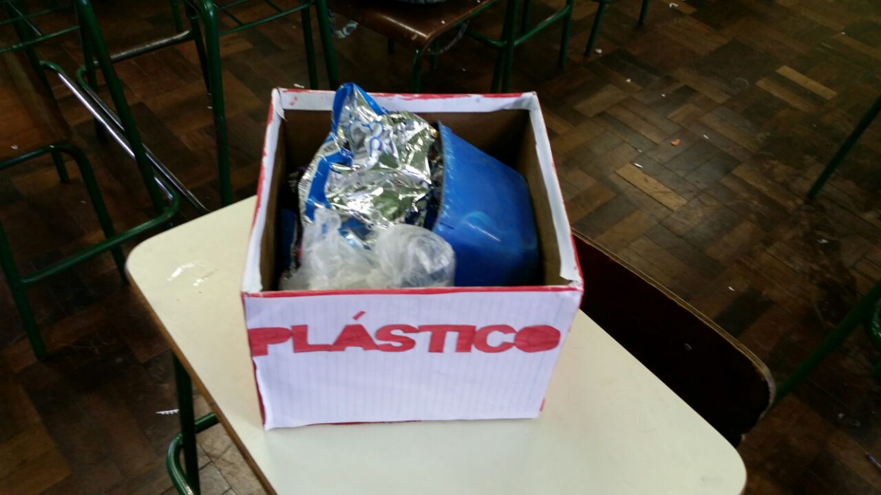 Coleta_de_lixo_na_escola_-_foto_2